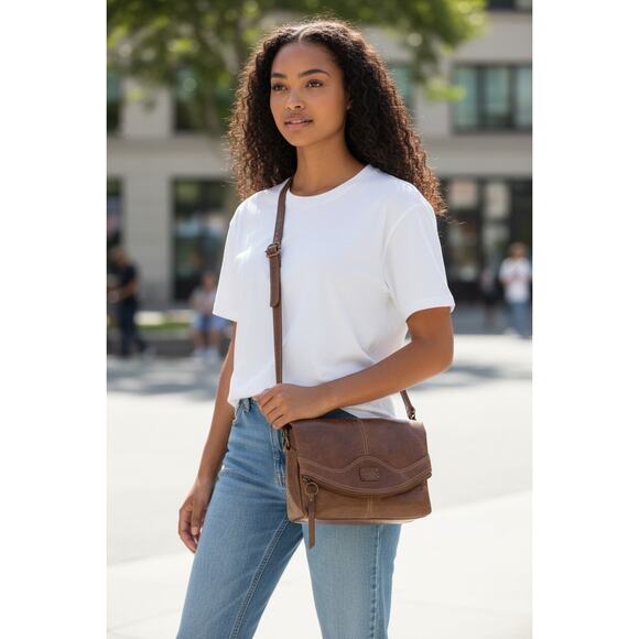 Brown Leather Crossbody Flap Shoulder Bag (Liz & Co) – Good Condition - Picture 2 of 10